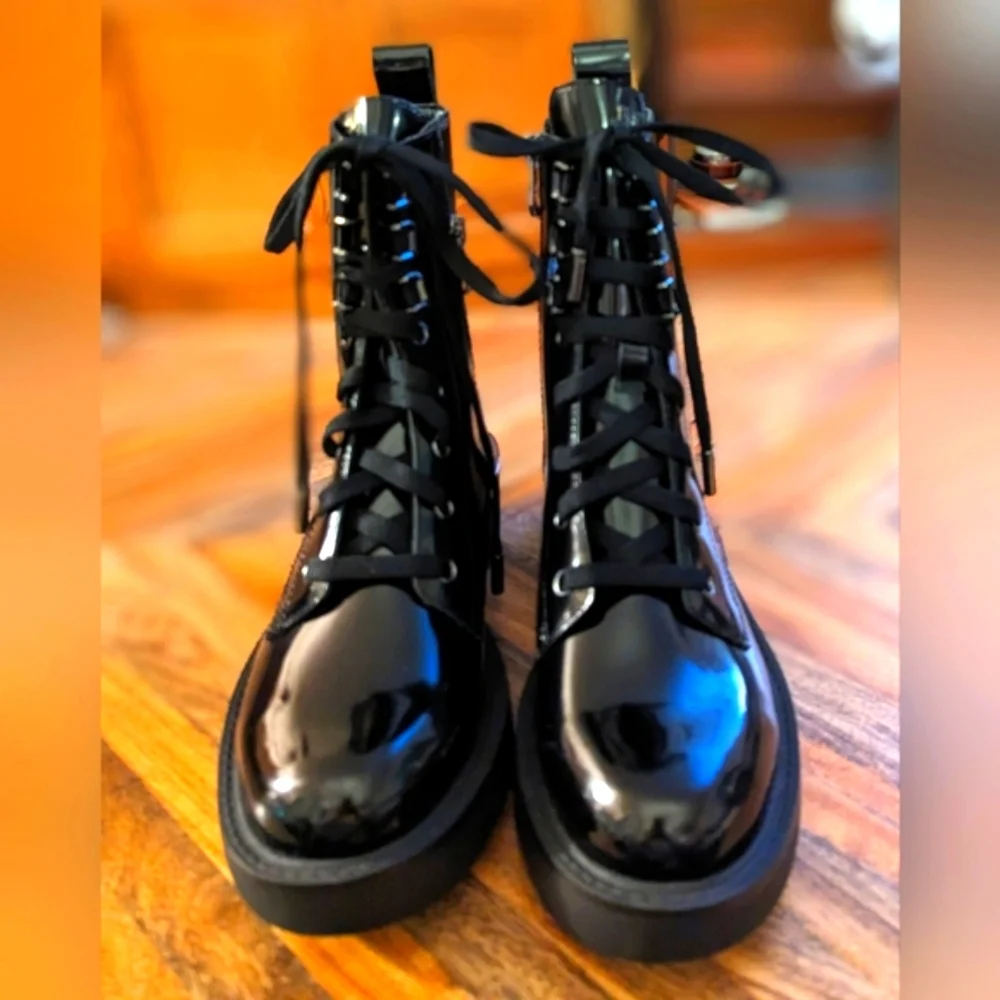 NWOT DKNY Combat Boots sz 6 Black Leather BRAND NEW NEVER WORN